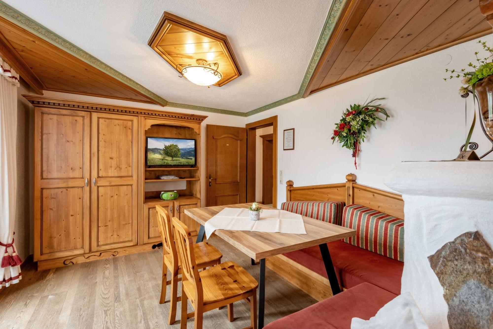 Haus Schroll Apartment Ried im Zillertal Exterior photo