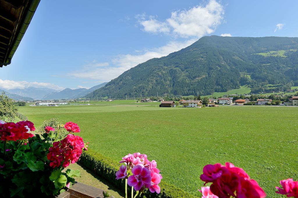 Haus Schroll Apartment Ried im Zillertal Exterior photo